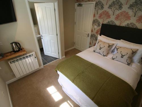 The Fox & Hounds Hotel Swindon Buitenkant foto