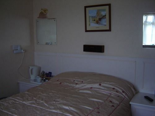 The Fox & Hounds Hotel Swindon Buitenkant foto