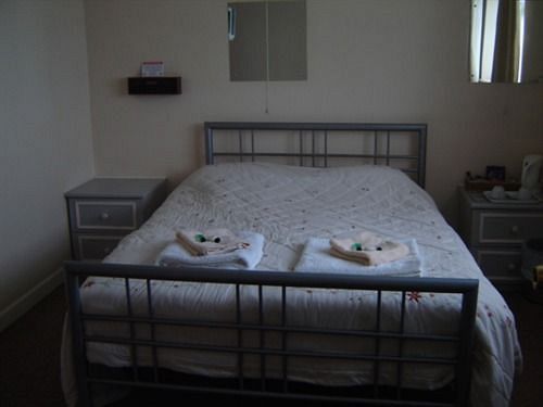 The Fox & Hounds Hotel Swindon Buitenkant foto
