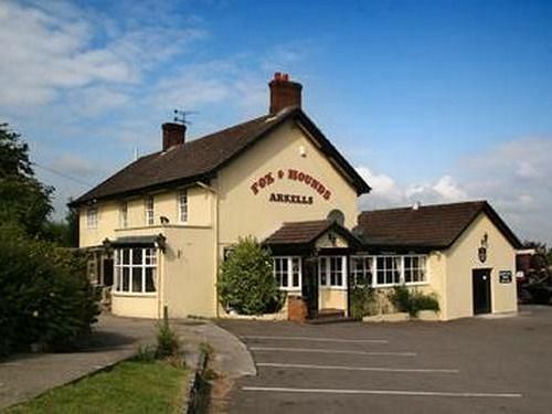 The Fox & Hounds Hotel Swindon Buitenkant foto